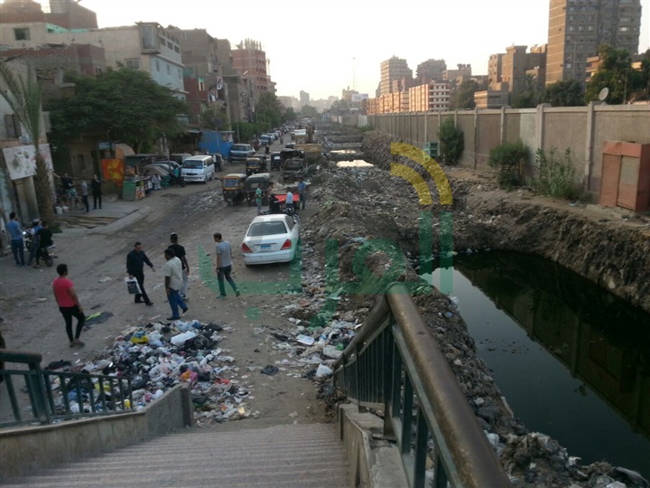 بالصور.. "بولاق الدكرور" غارقة فى "مياه الصرف الصحى".. والأهالى: "مش عارفين نتنفس من الأهمال"