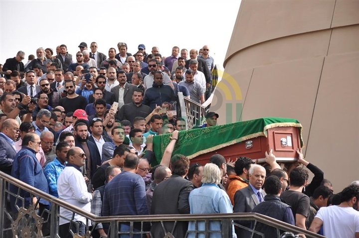 بالصور.. نجوم مصر في وداع الفنان محمود عبد العزيز