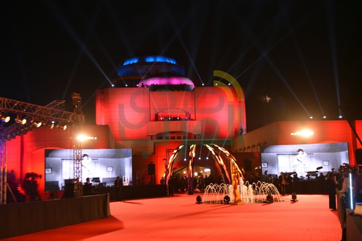  توافد النجوم علي السجادة الحمراء لمهرجان القاهرة السينمائي