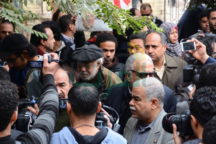 بالصور.. نجوم الإعلام والسياسة يشيعون جثمان الشاعر سيد حجاب