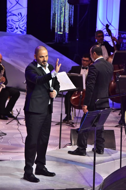 بالصور.. رامي عياش يشعل افتتاحية حفله بمهرحان الموسيقى الغربية بمكس"بلادي" و" الله عليكي يا مصر"