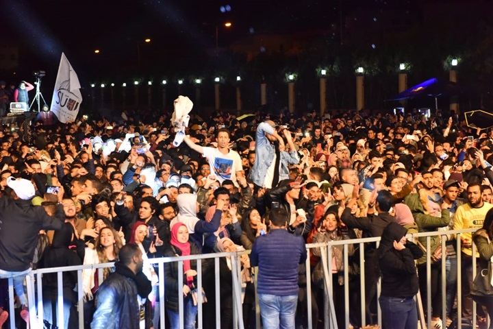 بالصور.. تامر عاشور وزاب ثروت يتألقان في حفل جماهيري بالشروق 