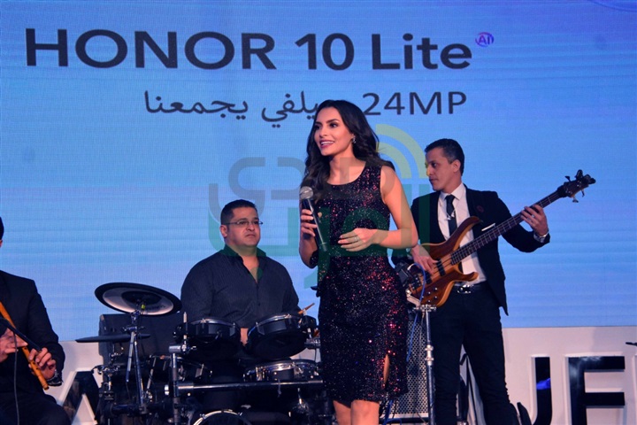 بالصور .. كارمن سليمان تتألق في حفل أطلاق" "honor 10 lite بحضور نجوم الفن والمشاهير