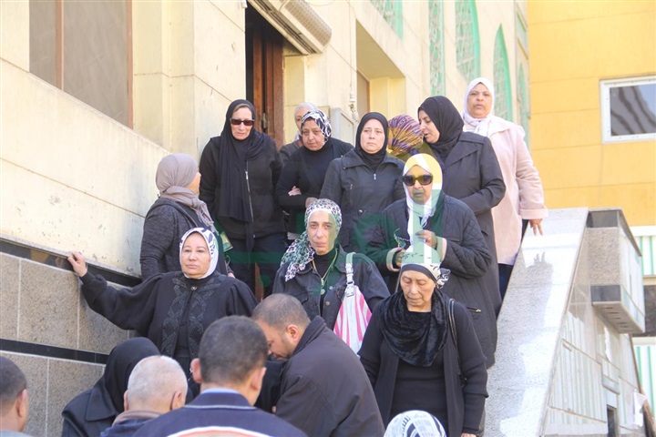 خروج جثمان كاميليا السادات بحضور الإبراشي من مسجد المصطفي بصلاح سالم