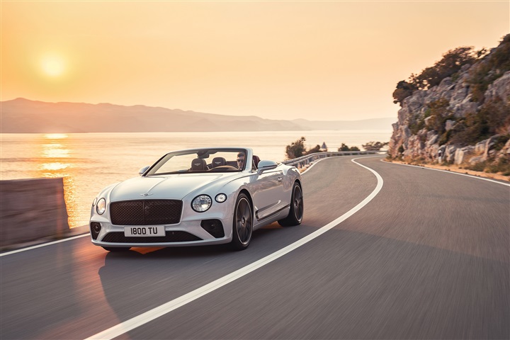 BENTLEY تتألّق في "معرض جنيف الدولي للسيارات"