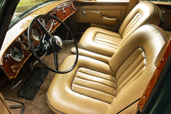 قرنٌ من الابتكارات المتميّزة.. BENTLEY S2 CONTINENTAL FLYING SPUR‏