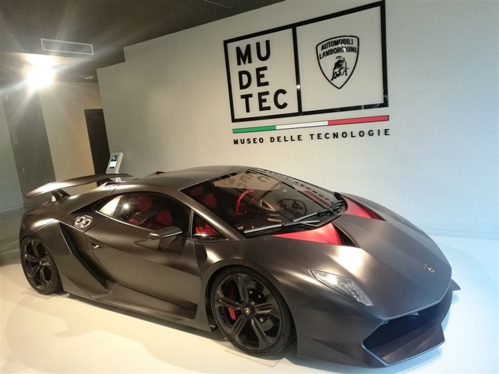  Lamborghini.. "الحظيرة الأصلية للثيران الرياضية"