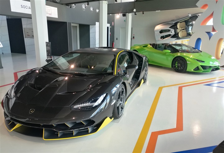  Lamborghini.. "الحظيرة الأصلية للثيران الرياضية"