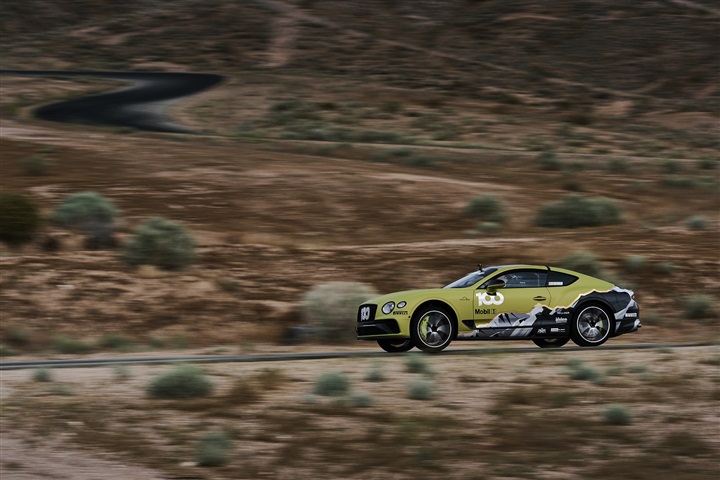 Bentley Continental GT تستعدّ لتحطيم رقماً قياسياً جديداً في سباق "بايكس بيك" الشهير