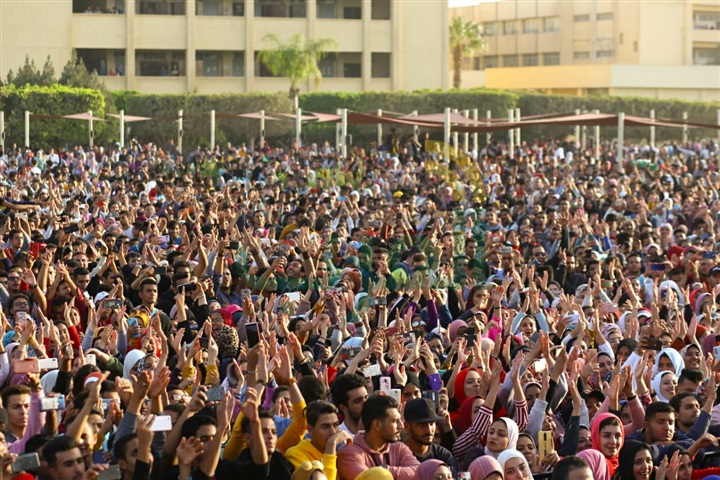 بالصور .. هيثم شاكر يتألق باضخم حفلات الجامعات بحضور تخطي ال ٧٠ الف من طلاب حلوان 