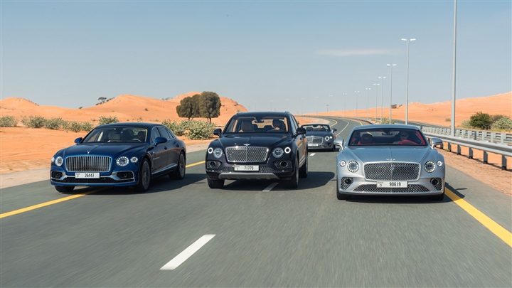 Bentley تختتم احتفالاتها الخاصّة بالمئوية الأولى عبر تجمّع مميّز لمئة سيارة في الإمارات العربية المتحدة