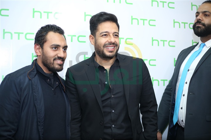 بالصور .. حماقي يشارك في حفل إطلاق هاتف HTC الجديد