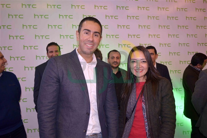 بالصور .. حماقي يشارك في حفل إطلاق هاتف HTC الجديد