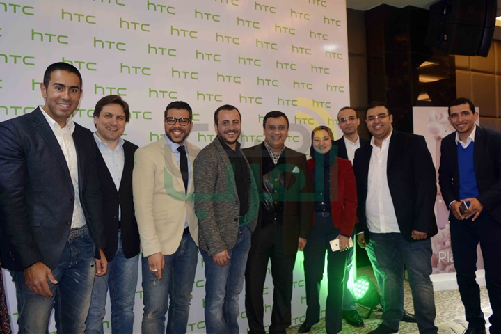 بالصور .. حماقي يشارك في حفل إطلاق هاتف HTC الجديد