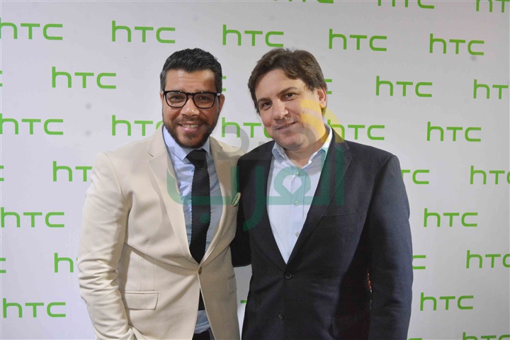 بالصور .. حماقي يشارك في حفل إطلاق هاتف HTC الجديد