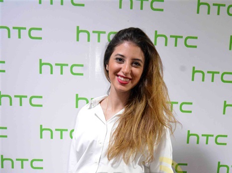 بالصور .. حماقي يشارك في حفل إطلاق هاتف HTC الجديد