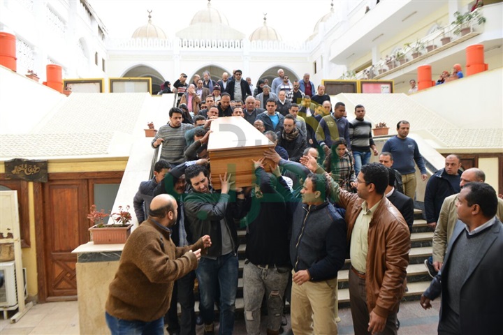 بالصور.. نجوم الفن يشيعون جنازة صلاح رشوان