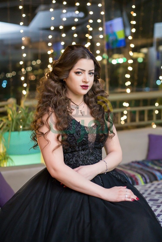 بالصور.. نجوم الفن فى عيد ميلاد الفنانة "منى فاروق"