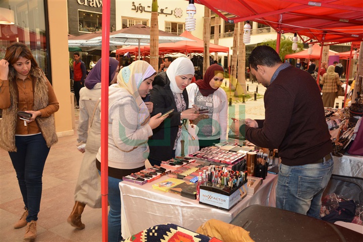 بازار "يوم الأم" بتيفولى بحضور "سيدات المجتمع"