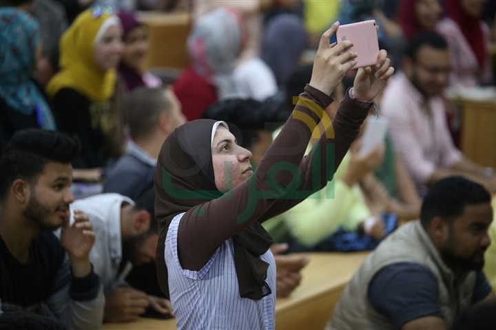 بالصور.. تكريم عمرو مصطفي بجامعة عين شمس 