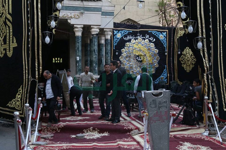 بالصور.. الفنانين في عزاء والدة عمرو وشريف عرفة