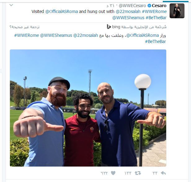 نجم "WWE" ينشر صورة له مع محمد صلاح 