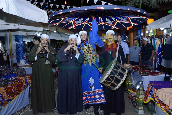 بازار "رمضانك معانا إحنا أحلى" بحضور سيدات المجتمع