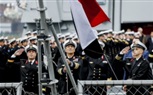 بالفيديو.. قائد القوات البحرية يرفع العلم المصرى على الفرقاطة 