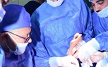 رئيس جامعة سوهاج يواصل إجراء عملياته الجراحية لطفلة مصاب بشلل ولادي بتطويل العضلات الأمامية للكتف ونقل الاوتار