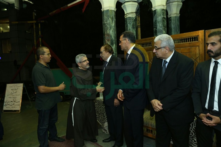 بالصور.. الفخراني أول حضور عزاء زوجه الفنان عزت العلايلي