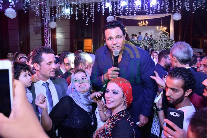 بالصور.. "محمد فؤاد" يشعل حفل زفاف حسن نجم ونوران أسامة بالصور.. "محمد فؤاد" يشعل حفل زفاف حسن نجم ونوران أسامة