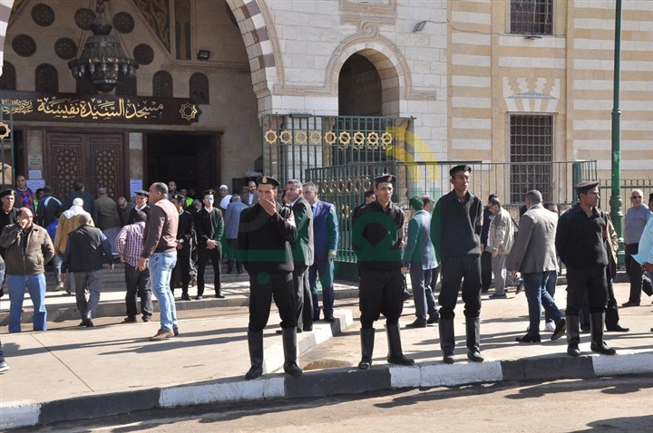 بالصور.. إجراءات أمنية مشددة في جنازة الفنانة شادي بالسيدة نفيسة