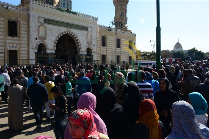 بالصور.. إجراءات أمنية مشددة في جنازة الفنانة شادي بالسيدة نفيسة