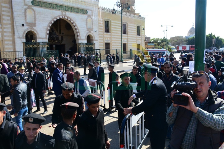 بالصور.. إجراءات أمنية مشددة في جنازة الفنانة شادي بالسيدة نفيسة