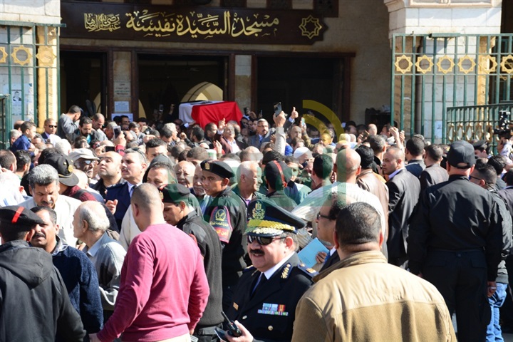 بالصور.. نجوم الفن في جنازة الفنانة شادية