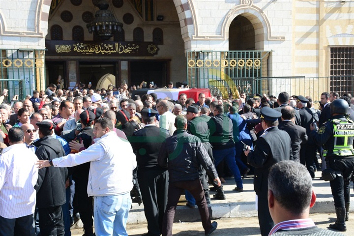 بالصور.. نجوم الفن في جنازة الفنانة شادية