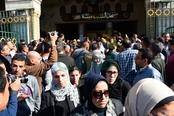 بالصور.. نجوم الفن في جنازة الفنانة شادية